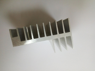 散熱器鋁型材10